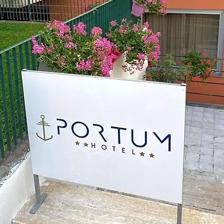 Hotel Portum